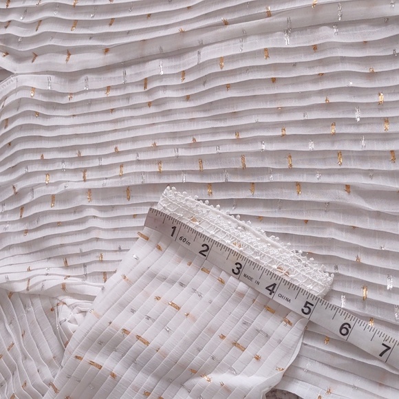 NWT Adelyn Rae XS White Gold Silver Foil Metallic Speckled Pleated Top - Picture 5 of 15